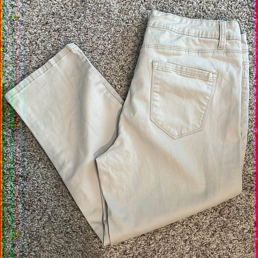 Bandolino Capris